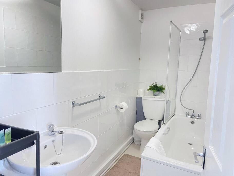 Stylish & Tranquil Flat With Excellent Connections Apartment Londra Exterior foto