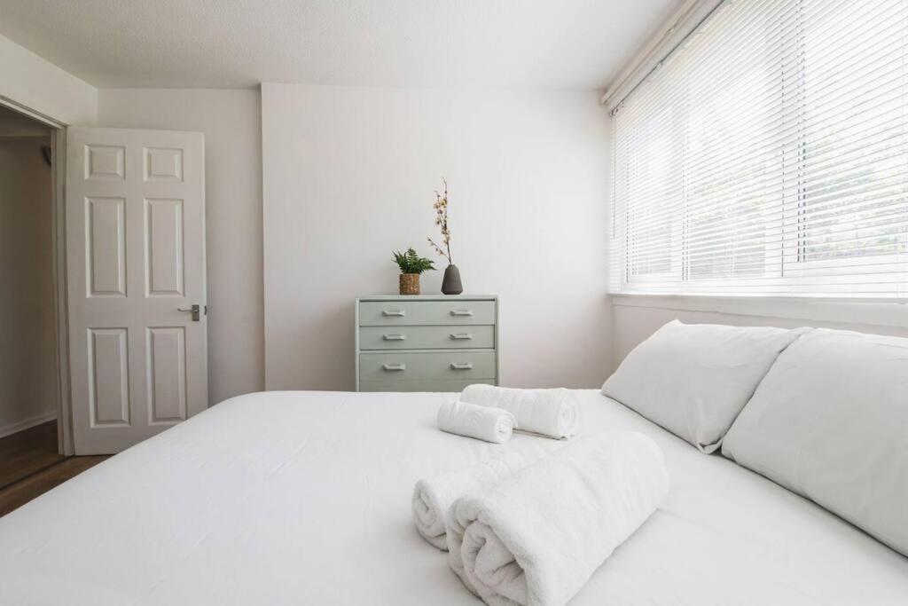 Stylish & Tranquil Flat With Excellent Connections Apartment Londra Exterior foto