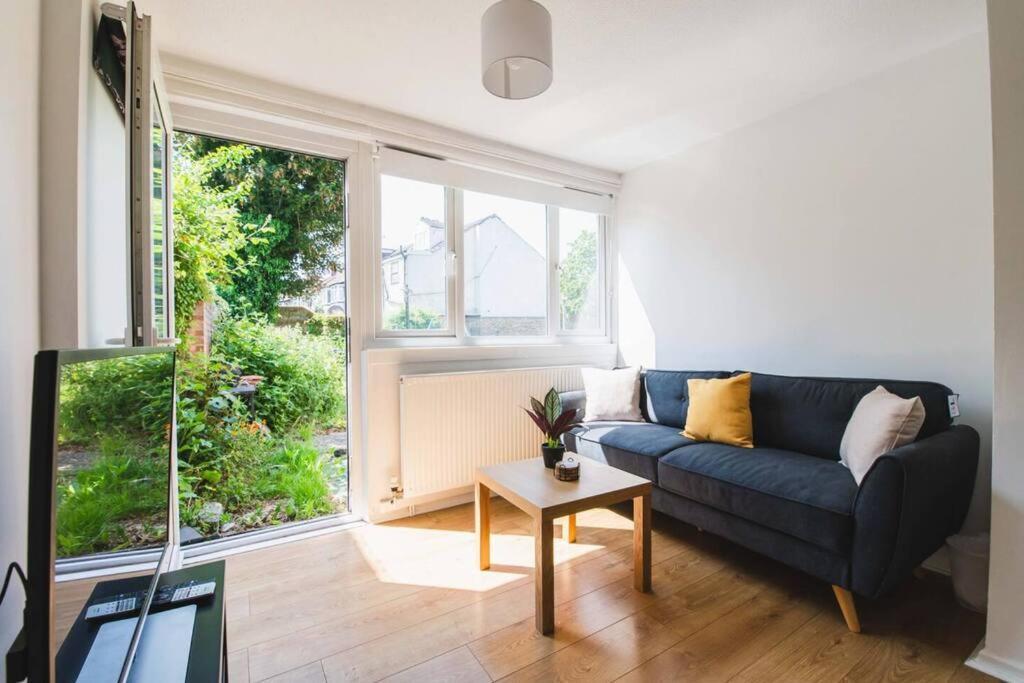 Stylish & Tranquil Flat With Excellent Connections Apartment Londra Exterior foto