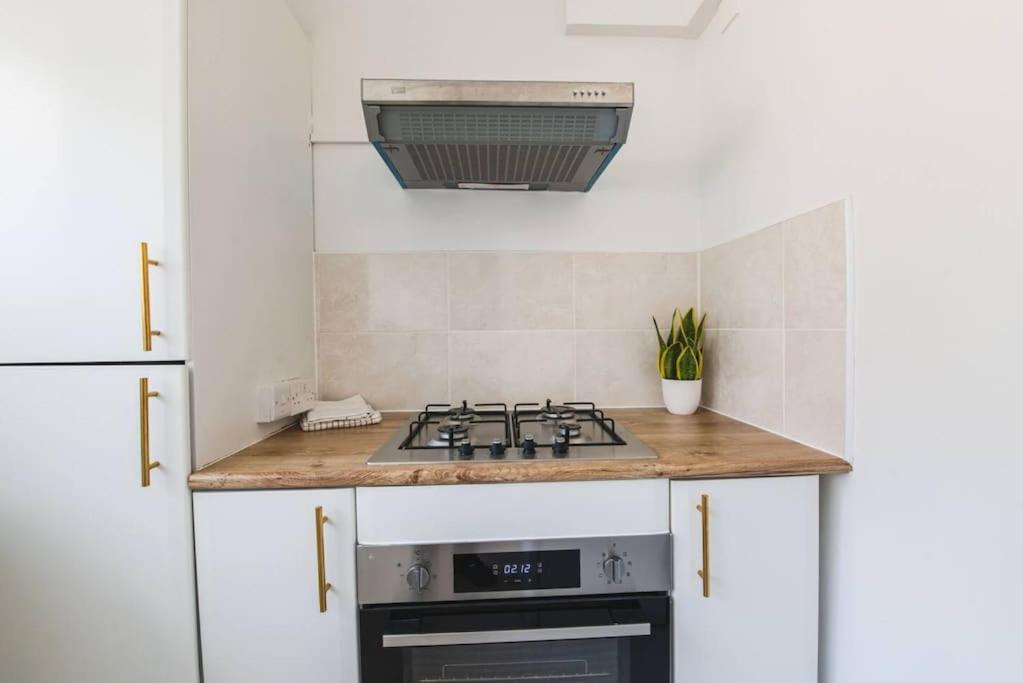Stylish & Tranquil Flat With Excellent Connections Apartment Londra Exterior foto