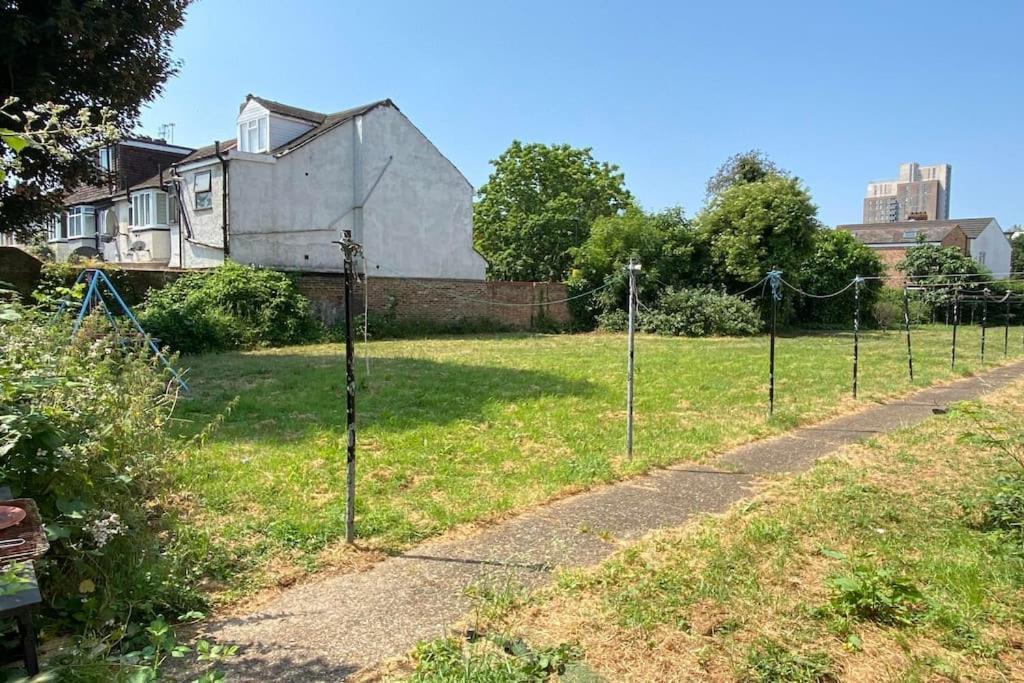 Stylish & Tranquil Flat With Excellent Connections Apartment Londra Exterior foto